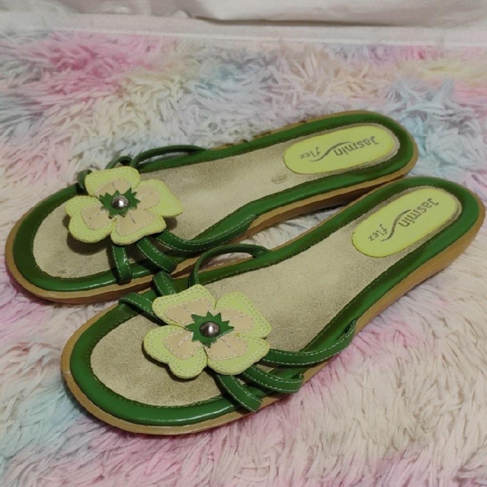(#51) SALE! Jasmin Flex Vibrant Green & Tan Slip-On Sandals